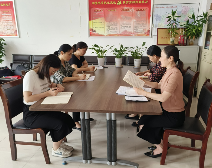 縣婦聯(lián)黨組理論學(xué)習(xí)中心組集中學(xué)習(xí)《習(xí)近平談治國理政》第四卷相關(guān)章節(jié) 縣婦聯(lián)黨組理論學(xué)習(xí)中心組集中學(xué)習(xí)《習(xí)近平談治國理政》第四卷相關(guān)章節(jié)