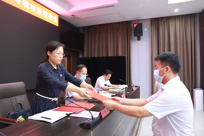 民權(quán)縣深化“放管服效”改革暨優(yōu)化營商環(huán)境攻堅推進會召開 民權(quán)縣深化“放管服效”改革暨優(yōu)化營商環(huán)境攻堅推進會召開