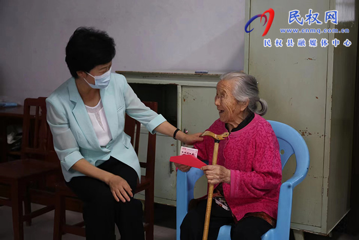 縣人大常委會(huì)主任周燕走訪慰問(wèn)百歲老人 縣人大常委會(huì)主任周燕走訪慰問(wèn)百歲老人