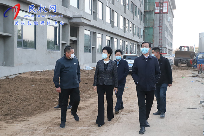 縣領(lǐng)導(dǎo)周燕、朱繼兵到縣委黨校二期施工工地查看建設(shè)情況