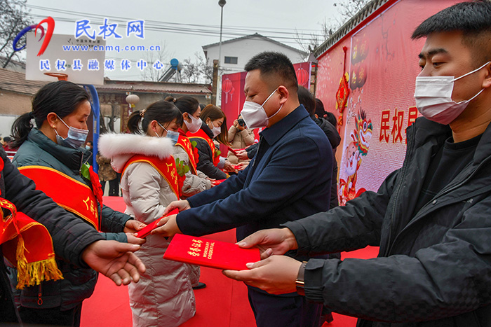 民權縣人和鎮(zhèn)舉辦鄉(xiāng)村春節(jié)聯(lián)歡會喜迎新春 民權縣人和鎮(zhèn)舉辦鄉(xiāng)村春節(jié)聯(lián)歡會喜迎新春