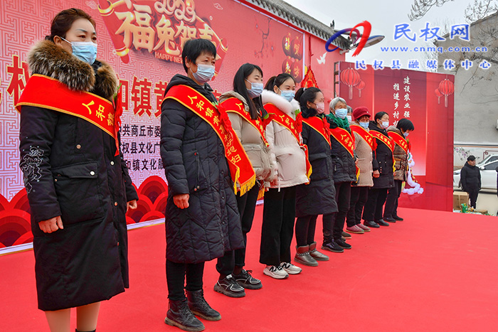 民權縣人和鎮(zhèn)舉辦鄉(xiāng)村春節(jié)聯(lián)歡會喜迎新春 民權縣人和鎮(zhèn)舉辦鄉(xiāng)村春節(jié)聯(lián)歡會喜迎新春