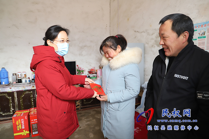 縣委副書記、縣長(zhǎng)王靜嫻走訪慰問幫扶聯(lián)系戶