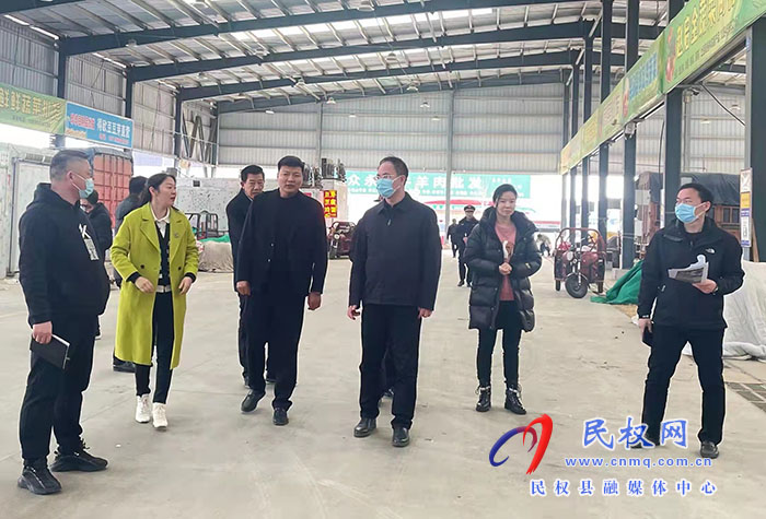 縣委常委、常務(wù)副縣長(zhǎng)王景義督導(dǎo)文明城市創(chuàng)建工作市場(chǎng)組工作