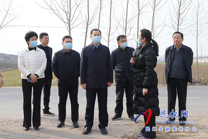 市人大常委會(huì)視察組蒞民視察耕地保護(hù)工作