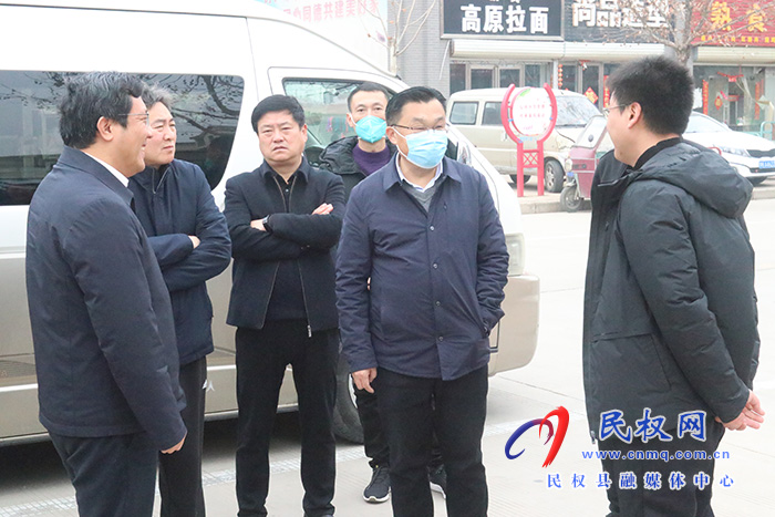 縣委常委、宣傳部長、副縣長畢道喜查看全國文明城市創(chuàng)建工作