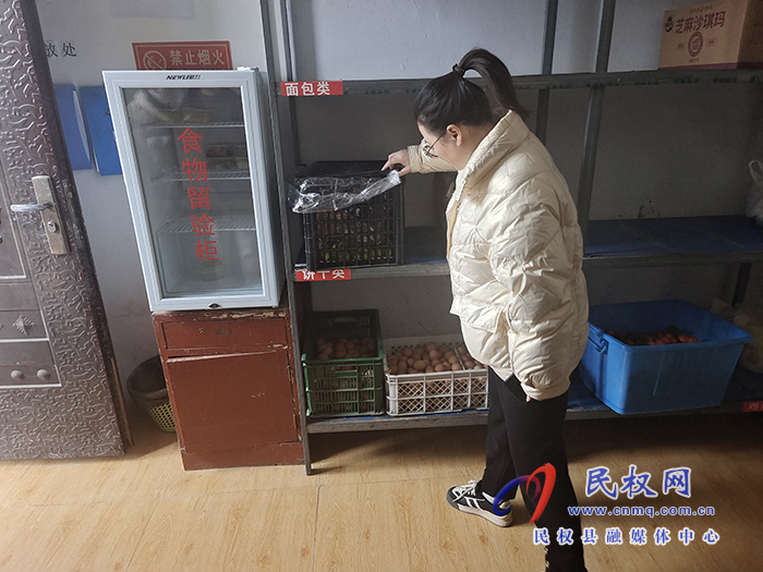 龍?zhí)伶?zhèn)黨委副書記金江紅到幼兒園督導(dǎo)檢查食品安全和校園安全工作 龍?zhí)伶?zhèn)黨委副書記金江紅到幼兒園督導(dǎo)檢查食品安全和校園安全工作