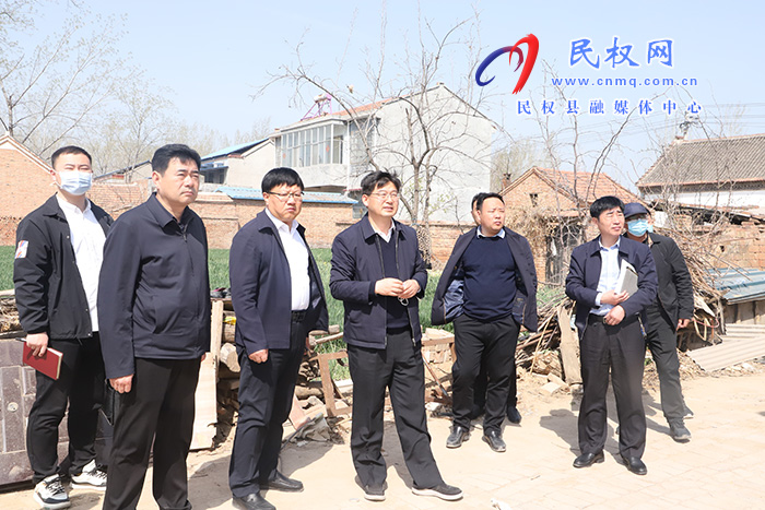 市人大常委會副主任、縣委書記張團結(jié)調(diào)研督導(dǎo)違法違規(guī)占用耕地整治工作