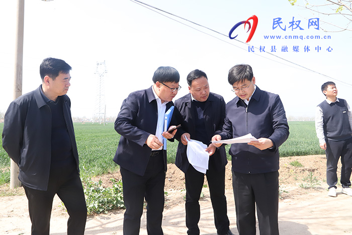 市人大常委會副主任、縣委書記張團結(jié)調(diào)研督導(dǎo)違法違規(guī)占用耕地整治工作