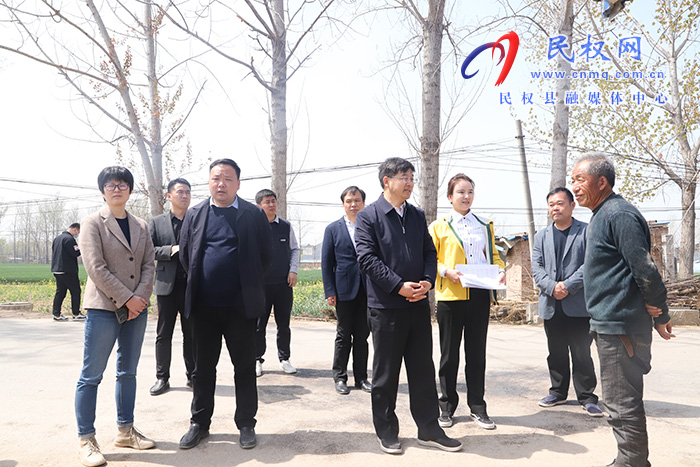 市人大常委會副主任、縣委書記張團結(jié)調(diào)研督導(dǎo)違法違規(guī)占用耕地整治工作