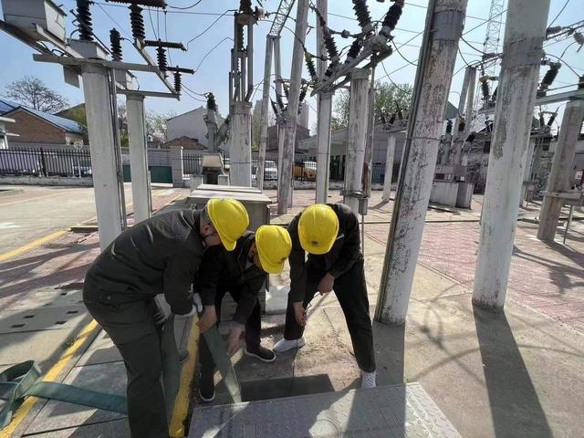 民權(quán)縣供電公司:開(kāi)展防汛演練 應(yīng)對(duì)暴雨來(lái)襲 民權(quán)縣供電公司:開(kāi)展防汛演練 應(yīng)對(duì)暴雨來(lái)襲
