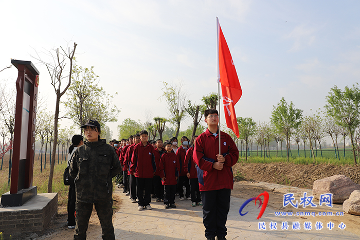 民權(quán)縣第一初級中學(xué)開展青春長征紅色研學(xué)主題活動 民權(quán)縣第一初級中學(xué)開展青春長征紅色研學(xué)主題活動