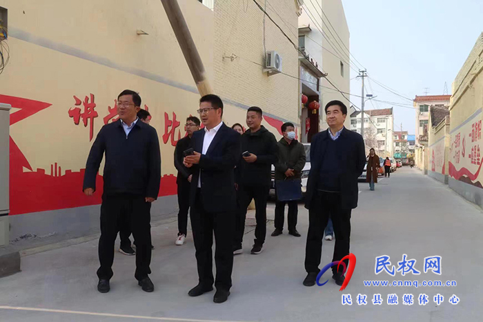 河南日報駐商丘站站長李鳳虎、市委政研室副主任祝傳軍等一行到南華街道辦事處調(diào)研