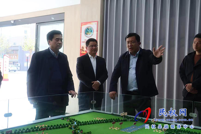 河南日報駐商丘站站長李鳳虎、市委政研室副主任祝傳軍等一行到南華街道辦事處調(diào)研