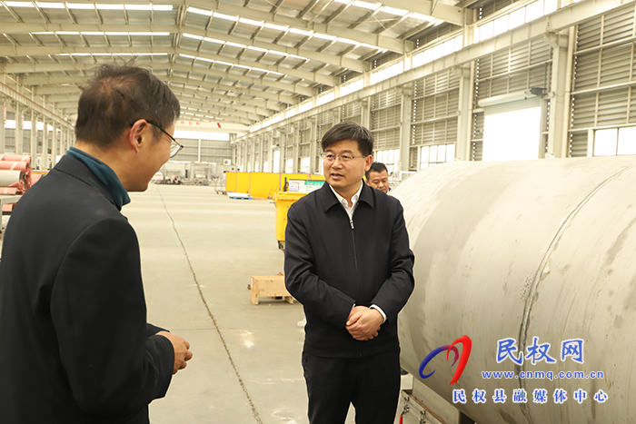 市人大常委會(huì)副主任、縣委書記張團(tuán)結(jié)開展企業(yè)服務(wù)日活動(dòng)