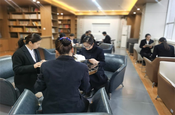 民權(quán)農(nóng)商銀行開展“世界讀書日”讀書交流活動(dòng) 民權(quán)農(nóng)商銀行開展“世界讀書日”讀書交流活動(dòng)