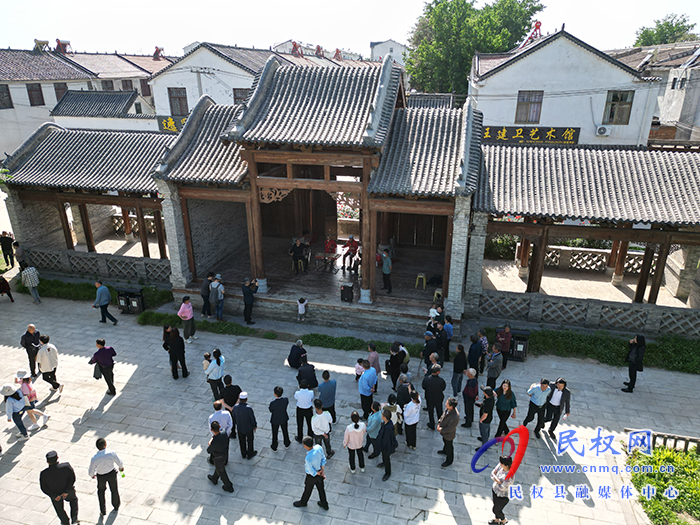 2023“打卡中國·讀懂中國式現(xiàn)代化——你好，河南！”網(wǎng)絡國際傳播活動走進“中國畫虎第一村” ? ? ?