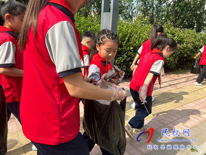 用行動向祖國表白 深化學(xué)子愛國情懷 用行動向祖國表白 深化學(xué)子愛國情懷
