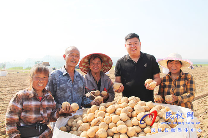 民權(quán)縣花園鄉(xiāng): 土豆變“金豆”照亮致富路 民權(quán)縣花園鄉(xiāng): 土豆變“金豆”照亮致富路