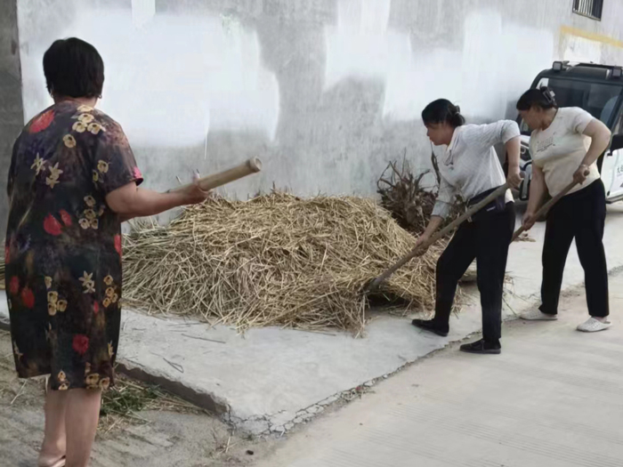 王橋鎮(zhèn):錨定“生態(tài)宜居星” 掀起人居環(huán)境整治熱潮 王橋鎮(zhèn):錨定“生態(tài)宜居星” 掀起人居環(huán)境整治熱潮