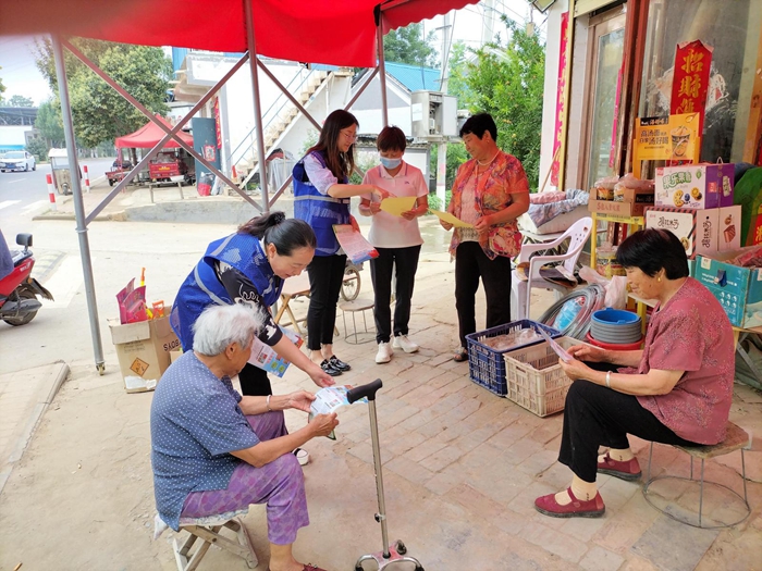 莊子鎮(zhèn)開(kāi)展禁毒宣傳“進(jìn)萬(wàn)家”活動(dòng) 莊子鎮(zhèn)開(kāi)展禁毒宣傳“進(jìn)萬(wàn)家”活動(dòng)