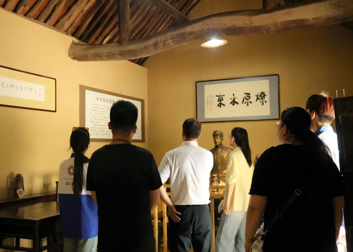 同心向黨繪長(zhǎng)卷 緬懷先輩慶七一 —— 河南機(jī)電職業(yè)學(xué)院設(shè)計(jì)學(xué)院奔赴民權(quán)縣開(kāi)展2023年暑期“三下鄉(xiāng)”社會(huì)實(shí)踐活動(dòng) 同心向黨繪長(zhǎng)卷 緬懷先輩慶七一 —— 河南機(jī)電職業(yè)學(xué)院設(shè)計(jì)學(xué)院奔赴民權(quán)縣開(kāi)展2023年暑期“三下鄉(xiāng)”社會(huì)實(shí)踐活動(dòng)