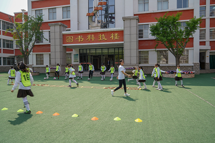 落實(shí)立德樹(shù)人根本任務(wù) 積極打造文明和諧校園 落實(shí)立德樹(shù)人根本任務(wù) 積極打造文明和諧校園