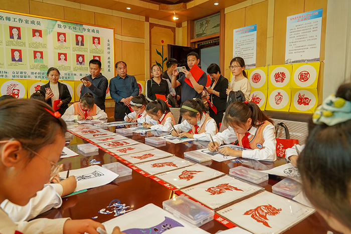 落實(shí)立德樹(shù)人根本任務(wù) 積極打造文明和諧校園 落實(shí)立德樹(shù)人根本任務(wù) 積極打造文明和諧校園