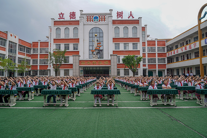 落實(shí)立德樹(shù)人根本任務(wù) 積極打造文明和諧校園 落實(shí)立德樹(shù)人根本任務(wù) 積極打造文明和諧校園