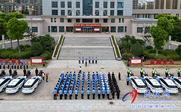 民權(quán)縣公安局舉行“豫筑平安”夏季治安打擊整治行動(dòng)警車發(fā)放儀式 民權(quán)縣公安局舉行“豫筑平安”夏季治安打擊整治行動(dòng)警車發(fā)放儀式