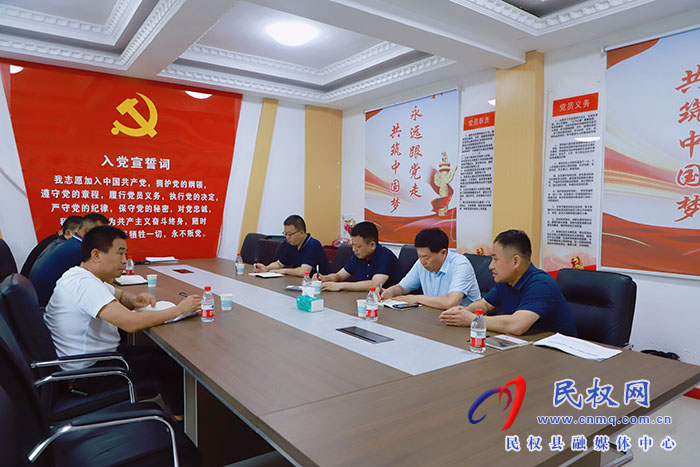 縣領(lǐng)導(dǎo)賈濤、張志剛督導(dǎo)文明村創(chuàng)建和反詐工作