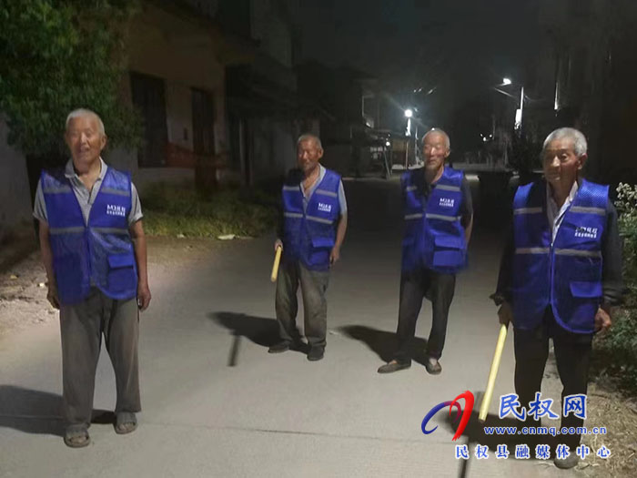 龍?zhí)伶?zhèn):夜間巡邏為群眾安全保駕護航 龍?zhí)伶?zhèn):夜間巡邏為群眾安全保駕護航