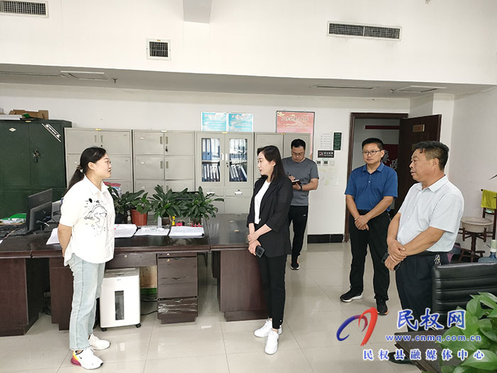 副縣長朱琳調(diào)研指導人社工作 副縣長朱琳調(diào)研指導人社工作
