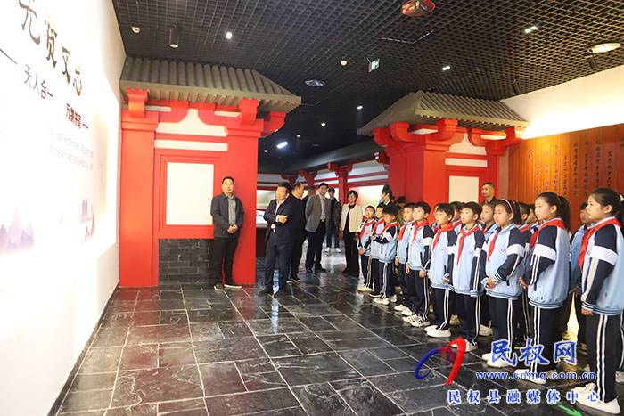 民權(quán)縣關(guān)工委舉行關(guān)心下一代教育基地授牌儀式暨紅色教育觀影活動 民權(quán)縣關(guān)工委舉行關(guān)心下一代教育基地授牌儀式暨紅色教育觀影活動