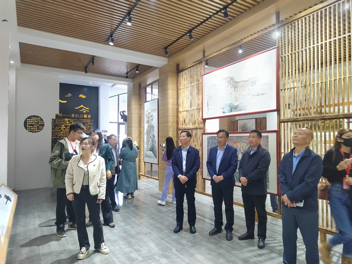 兩岸媒體采訪團(tuán)走進(jìn)王公莊村 兩岸媒體采訪團(tuán)走進(jìn)王公莊村