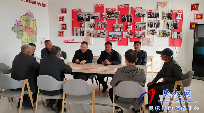 伯黨鄉(xiāng)人大主席團組織人大代表“進站說事兒” 伯黨鄉(xiāng)人大主席團組織人大代表“進站說事兒”