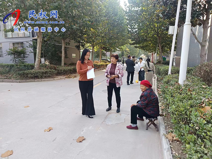 群眾冷暖記心頭  訪貧問苦解民憂  群眾冷暖記心頭  訪貧問苦解民憂