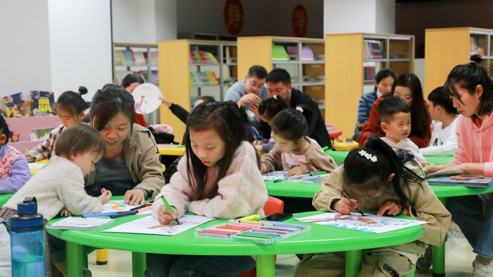 民權(quán)縣圖書館舉辦第二期“畫從書中來——閱繪悅美”公益繪畫培訓(xùn) 民權(quán)縣圖書館舉辦第二期“畫從書中來——閱繪悅美”公益繪畫培訓(xùn)