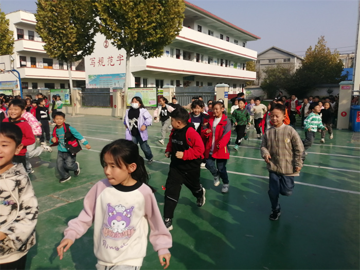 民權(quán)縣第三小學(xué)舉行2023年119消防安全演練活動(dòng) 民權(quán)縣第三小學(xué)舉行2023年119消防安全演練活動(dòng)