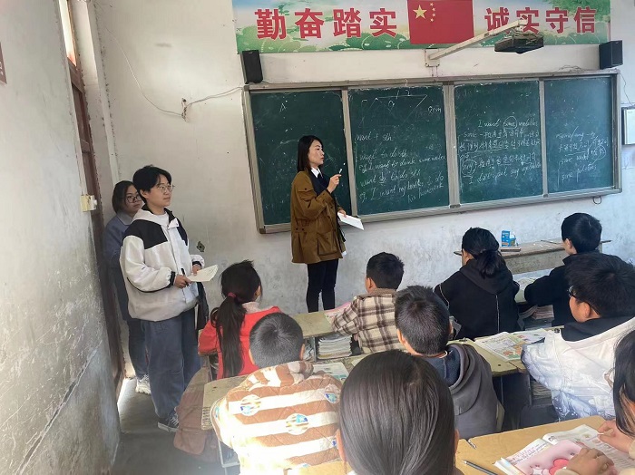 縣財政局聯(lián)合核查全縣城鄉(xiāng)教育“兩免一補(bǔ)”在校生人數(shù) 縣財政局聯(lián)合核查全縣城鄉(xiāng)教育“兩免一補(bǔ)”在校生人數(shù)