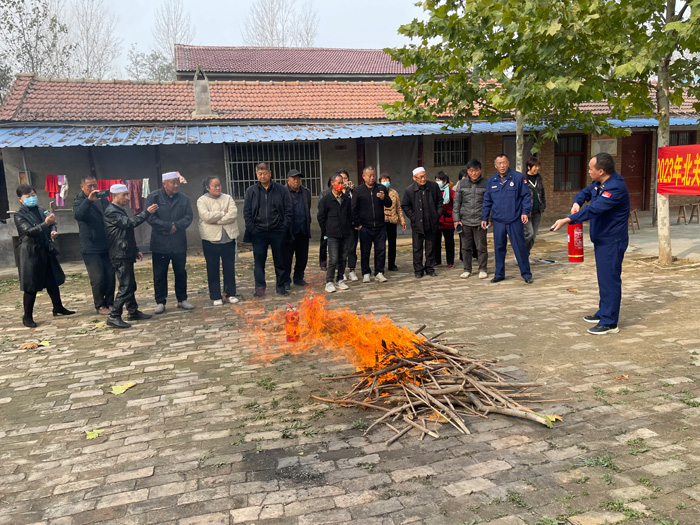 北關(guān)鎮(zhèn):開展宗教場所消防活動月“安全檢查暨消防安全知識”培訓(xùn)會 北關(guān)鎮(zhèn):開展宗教場所消防活動月“安全檢查暨消防安全知識”培訓(xùn)會