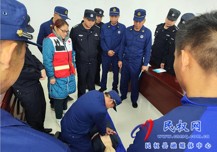 民權(quán)縣紅十字會(huì)開展公安、消防、安保行業(yè)人員應(yīng)急救護(hù)知識(shí)和技能培訓(xùn)活動(dòng)