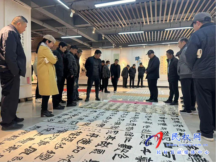民權(quán)縣文聯(lián)邀請(qǐng)中書協(xié)會(huì)員、商丘市書法家協(xié)會(huì)副主席王文博老師點(diǎn)評(píng)書法作品
