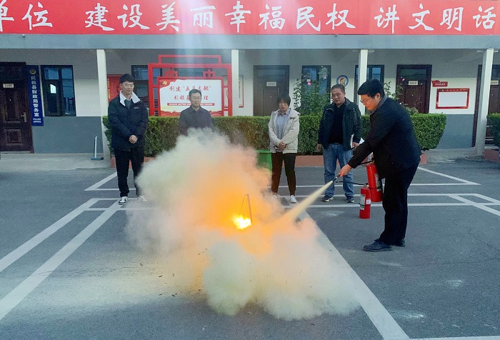 縣財(cái)政局組織開(kāi)展消防安全培訓(xùn)演練活動(dòng) 縣財(cái)政局組織開(kāi)展消防安全培訓(xùn)演練活動(dòng)