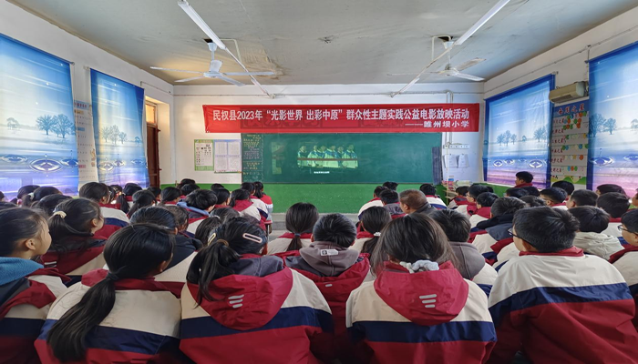 民權(quán)縣開展“光影世界  出彩中原”群眾性主題實(shí)踐公益電影放映暨“掃黃打非”宣傳活動(dòng) 民權(quán)縣開展“光影世界  出彩中原”群眾性主題實(shí)踐公益電影放映暨“掃黃打非”宣傳活動(dòng)
