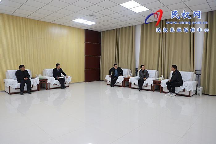 縣委書記王靜嫻會見河南省油莎豆農業(yè)科技有限公司董事長周磊 縣委書記王靜嫻會見河南省油莎豆農業(yè)科技有限公司董事長周磊