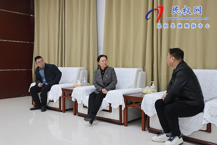 縣委書記王靜嫻會見河南省油莎豆農業(yè)科技有限公司董事長周磊 縣委書記王靜嫻會見河南省油莎豆農業(yè)科技有限公司董事長周磊