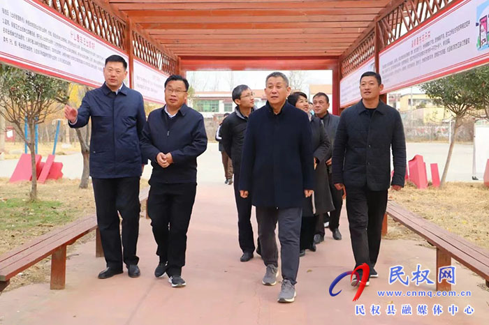 市委宣傳部副部長(zhǎng)、二級(jí)巡視員劉道明到民調(diào)研指導(dǎo)“掃黃打非”基層示范點(diǎn)建設(shè)和印刷企業(yè)管理工作