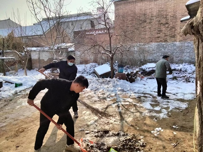 雙塔鎮(zhèn):干部志愿者齊掃雪 溫暖出行每一刻 雙塔鎮(zhèn):干部志愿者齊掃雪 溫暖出行每一刻
