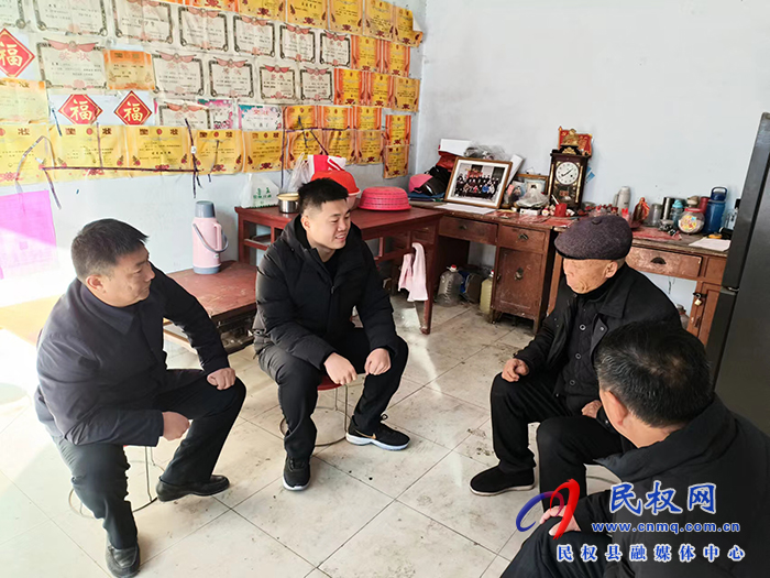 副縣長、花園鄉(xiāng)黨委書記張方杰看望慰問老黨員